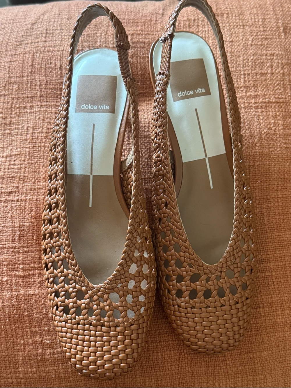 Beige heels, Stella woven saddle bag